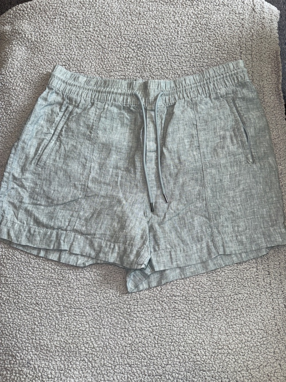 Athleta High-Rise Linen-Blend Drawstring Shorts in Light Gray